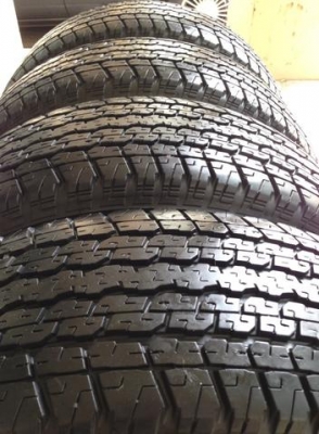 ยาง Bridgestone 255 65 17 ปี13 ดอกเต็ม ไม่มีปะ ราคาไม่แพง