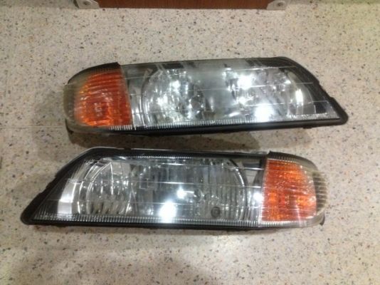 ไฟหน้า NISSAN A32 เก่าญี่ปุ่นสภาพตามรูปครับคู่ละ