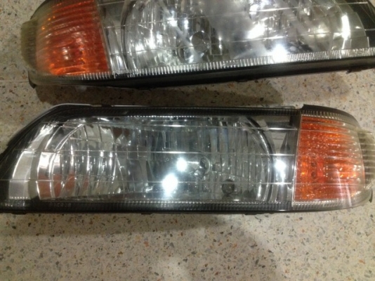 ไฟหน้า NISSAN A32 เก่าญี่ปุ่นสภาพตามรูปครับคู่ละ