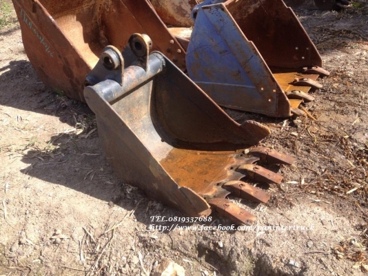 ขายถูกด่วนๆBUCKET บุ๊งกี๋สำหรับรถขุดไซค์40,45,50,55 สลัก 45 มิล/แบบมีปีกข้าง/ 4 ฟัน / สินค้าเก่านอก ขายตามสภาพ ราคาเพียง(ใบละ) 9,500 บาท