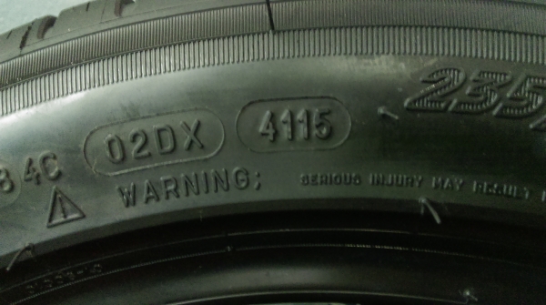 ยาง MICHELIN 235/45/17 ปี 4115 จำนวน 4 เส้น