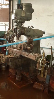 ขายครับขายเครื่องมิลลิ่ง m2 ไต้หวัน สภาพเลิกกิจการ 42000 บาท (อุปกรณ์บนโต๊ะงานไม่เกี่ยวนะครับ) 0814583376 เอก ปทุม