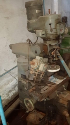 ขายครับขายเครื่องมิลลิ่ง m2 ไต้หวัน สภาพเลิกกิจการ 42000 บาท (อุปกรณ์บนโต๊ะงานไม่เกี่ยวนะครับ) 0814583376 เอก ปทุม