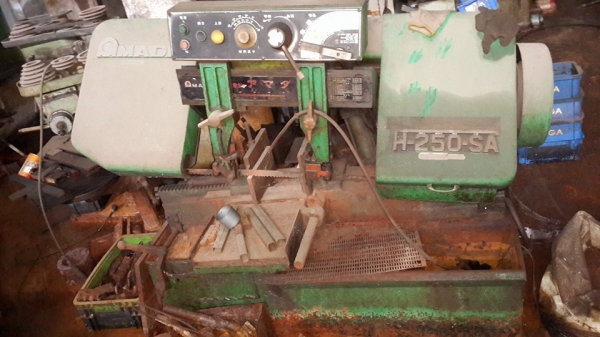 ขายครับขายเครื่องเลื่อย amada 250 ผลิตในญี่ปุ่น สภาพสวย จอด เลิกกิจการ 58000 บาท (ห้าหมื่นแปดพันบาทถ้วน)