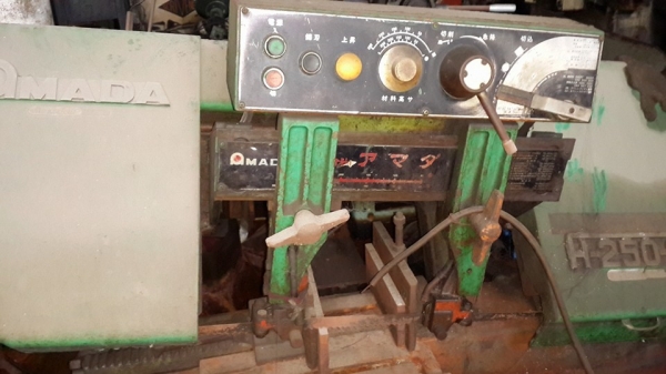 ขายครับขายเครื่องเลื่อย amada 250 ผลิตในญี่ปุ่น สภาพสวย จอด เลิกกิจการ 58000 บาท (ห้าหมื่นแปดพันบาทถ้วน) ขายครับขายเครื่องเลื่อย amada 250 ผลิตในญี่ปุ่น สภาพสวย จอด เลิกกิจการ 58000 บาท (ห้าหมื่นแปดพันบาทถ้วน)