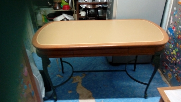 โต๊ะขาเหล็กหล่อ