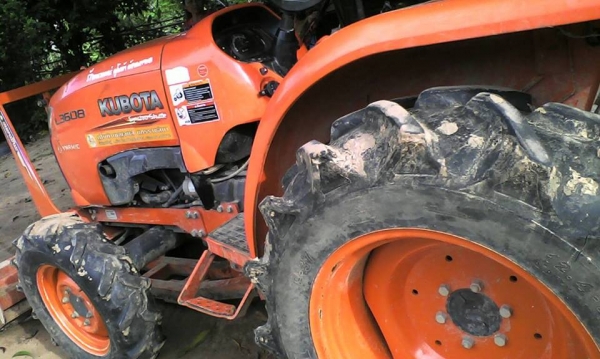 ขายรถไถ KUBOTA L3608 ใช้งานน้อย 844ชั่วโมง อุปกรณ์ครบ ดันหน้า ผานหลัง โรตารี่ รถสวยสภาพดีมาก เอกสารถูกต้อง เล่มทะเบียนพร้อมโอน ราคา300,000 สนใจโทร 090-8588220คุณนะ 093-3258446คุณบิว หรือเข้าดูสินค้าอื่นๆได้ที่ www.narong2truck.com หรือ www.truck.in.th/498 ขายรถไถ KUBOTA L3608 ใช้งานน้อย 844ชั่วโมง อุปกรณ์ครบ ดันหน้า ผานหลัง โรตารี่ รถสวยสภาพดีมาก เอกสารถูกต้อง เล่มทะเบียนพร้อมโอน ราคา300,000 สนใจโทร 090-8588220คุณนะ 093-3258446คุณบิว หรือเข้าดูสินค้าอื่นๆได้ที่ www.narong2truck.com หรือ www.truck.in.th/498