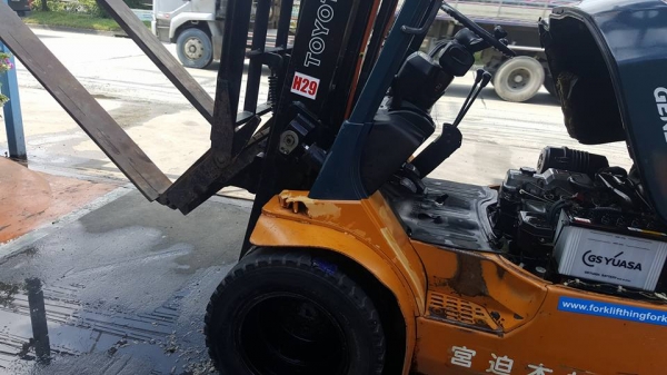 แหล่งรวมรถโฟล์คลิฟท์งาเทอิ้งค์ฟอร์คสำหรับตักยางก้อนยางพารายางถ้วยและขี้ยาง081-8342060 แหล่งรวมรถโฟล์คลิฟท์งาเทอิ้งค์ฟอร์คสำหรับตักยางก้อนยางพารายางถ้วยและขี้ยาง081-8342060