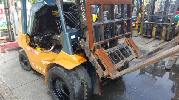 แหล่งรวมรถโฟล์คลิฟท์งาเทอิ้งค์ฟอร์คสำหรับตักยางก้อนยางพารายางถ้วยและขี้ยาง081-8342060 แหล่งรวมรถโฟล์คลิฟท์งาเทอิ้งค์ฟอร์คสำหรับตักยางก้อนยางพารายางถ้วยและขี้ยาง081-8342060