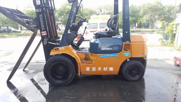 แหล่งรวมรถโฟล์คลิฟท์งาเทอิ้งค์ฟอร์คสำหรับตักยางก้อนยางพารายางถ้วยและขี้ยาง081-8342060