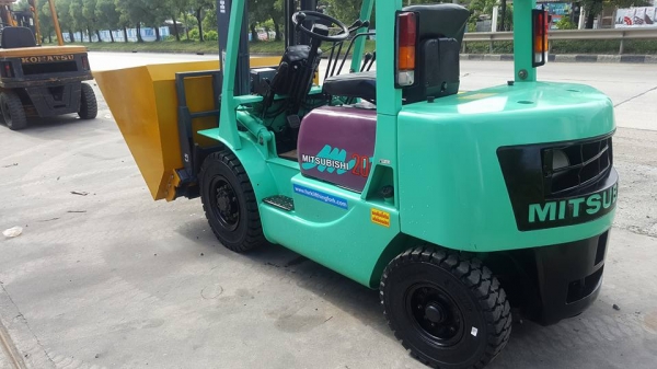 แหล่งรวมรถโฟล์คลิฟท์งาเทอิ้งค์ฟอร์คงากระดกเทได้ งาคว่ำหงายงาใส่บุ้งกี๋สำหรับตักยางก้อนยางพารายางถ้วยและขี้ยาง081-83420602