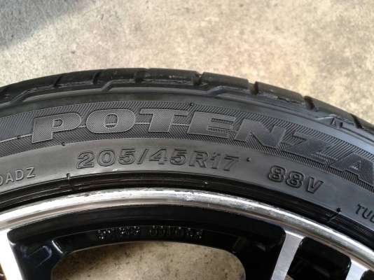 ขอบ17นิ้ว4รู100/114 พร้อมยาง สวยๆ 4 ล้อ ราคา 6900 บาท ขอบ17นิ้ว4รู100/114 พร้อมยาง สวยๆ 4 ล้อ ราคา 6900 บาท