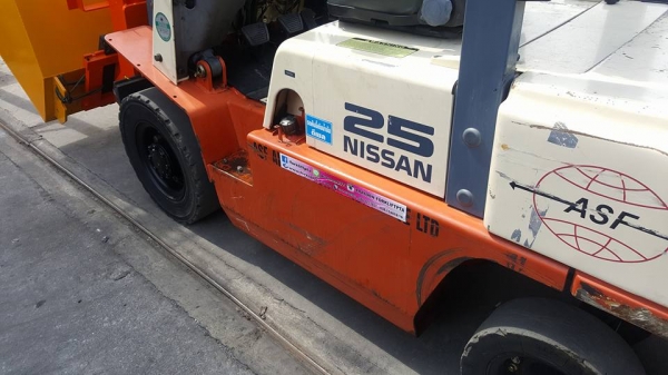 แหล่งรวมรถโฟลค์ลิฟท์งาเทอิ้งค์ฟอร์คงากระดกเทได้ใส่บุ้งกี๋สำหรับตักยางก่อนยางพารายางถ้วยและขี้ยาง