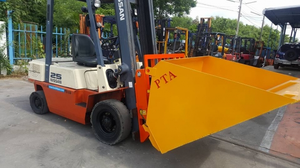 แหล่งรวมรถโฟลค์ลิฟท์งาเทอิ้งค์ฟอร์คงากระดกเทได้ใส่บุ้งกี๋สำหรับตักยางก่อนยางพารายางถ้วยและขี้ยาง