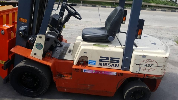 แหล่งรวมรถโฟลค์ลิฟท์งาเทอิ้งค์ฟอร์คงากระดกเทได้ใส่บุ้งกี๋สำหรับตักยางก่อนยางพารายางถ้วยและขี้ยาง