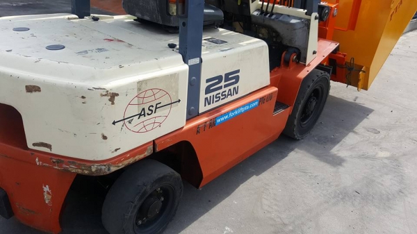 แหล่งรวมรถโฟลค์ลิฟท์งาเทอิ้งค์ฟอร์คงากระดกเทได้ใส่บุ้งกี๋สำหรับตักยางก่อนยางพารายางถ้วยและขี้ยาง