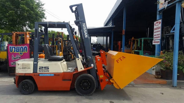 แหล่งรวมรถโฟลค์ลิฟท์งาเทอิ้งค์ฟอร์คงากระดกเทได้ใส่บุ้งกี๋สำหรับตักยางก่อนยางพารายางถ้วยและขี้ยาง