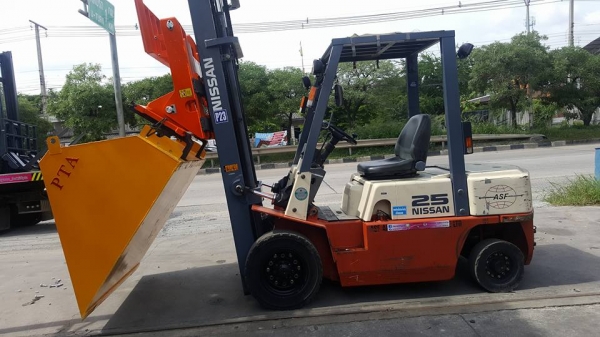 แหล่งรวมรถโฟลค์ลิฟท์งาเทอิ้งค์ฟอร์คงากระดกเทได้ใส่บุ้งกี๋สำหรับตักยางก่อนยางพารายางถ้วยและขี้ยาง