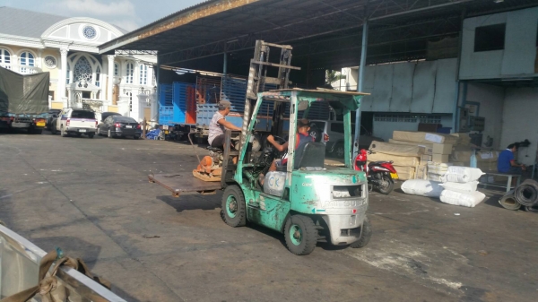 tractor-backhoe จัดส่ง เครื่องตบดินให้ลูกค้า ที่ขนส่งหาดใหญ่ชัยกาญจน์ แถวพุทธมณฑล สาย 4 เรียบร้อยแล้ tractor-backhoe จัดส่ง เครื่องตบดินให้ลูกค้า ที่ขนส่งหาดใหญ่ชัยกาญจน์ แถวพุทธมณฑล สาย 4 เรียบร้อยแล้