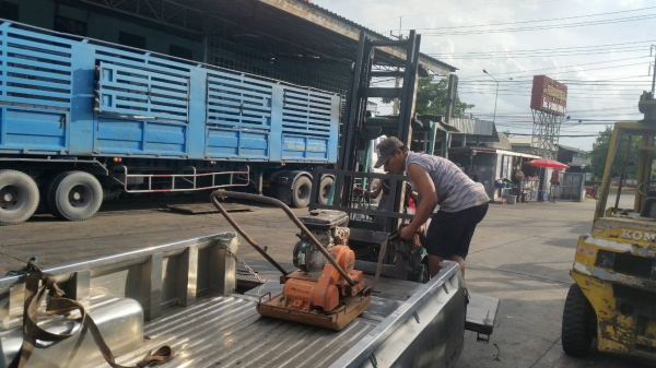 tractor-backhoe จัดส่ง เครื่องตบดินให้ลูกค้า ที่ขนส่งหาดใหญ่ชัยกาญจน์ แถวพุทธมณฑล สาย 4 เรียบร้อยแล้ tractor-backhoe จัดส่ง เครื่องตบดินให้ลูกค้า ที่ขนส่งหาดใหญ่ชัยกาญจน์ แถวพุทธมณฑล สาย 4 เรียบร้อยแล้