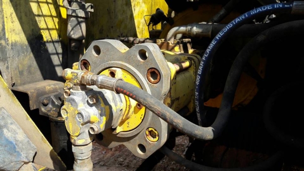 ขายรถขุดแบ็คโค SK200-3มาร์คทรี เอกสารเล่มทะเบียน ช่วงล่างดีไฟฟ้าตัด รถทำงานปกติ ขายรถขุดแบ็คโค SK200-3มาร์คทรี เอกสารเล่มทะเบียน ช่วงล่างดีไฟฟ้าตัด รถทำงานปกติ