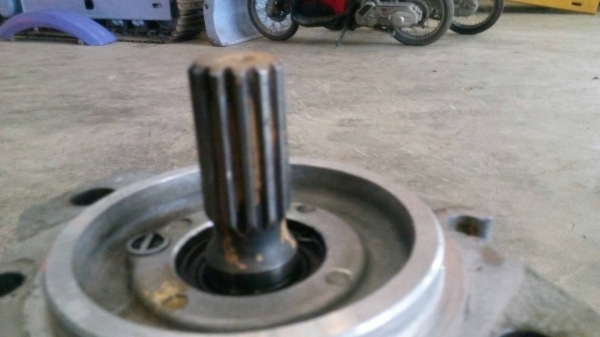 ขายเครื่องรถแมคโค S-4-D-105-5 และ ปั้มสามตอน  13 ฟัน ของเก่านอกสภาพสวยขายไม่แพงครับ