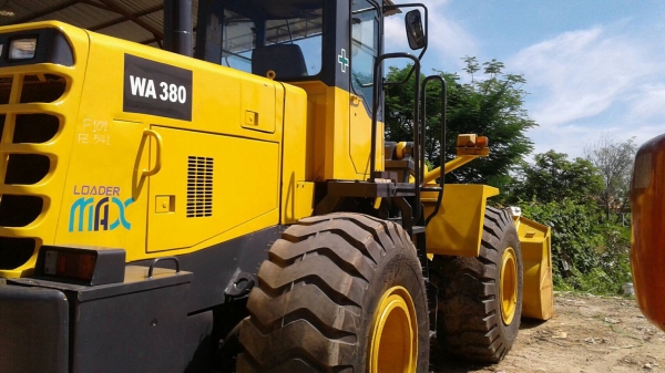 รถตักล้อยาง WA380 KOMATSU มีเอกสารใบอินวอยล์ รถสวย