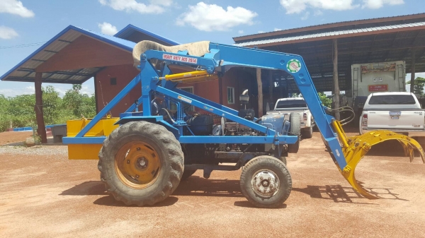 ขาย รถไถ FORD 5000 ติดคีบปัญญาประดิษฐ์จักรกล คีบใช้งานแค่ปีเดียว เอกสารใบซื้อขาย ราคาคุยกันได้ครับ