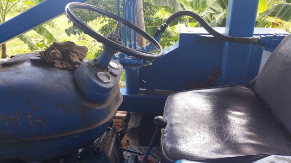 ขาย รถไถ FORD 5000 ติดคีบปัญญาประดิษฐ์จักรกล คีบใช้งานแค่ปีเดียว เอกสารใบซื้อขาย ราคาคุยกันได้ครับ