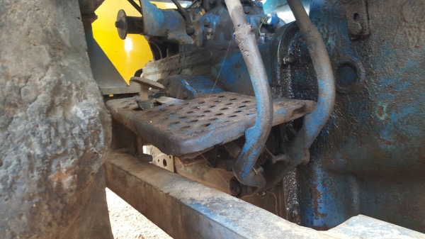 ขาย รถไถ FORD 5000 ติดคีบปัญญาประดิษฐ์จักรกล คีบใช้งานแค่ปีเดียว เอกสารใบซื้อขาย ราคาคุยกันได้ครับ