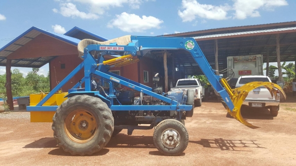 ขาย รถไถ FORD 5000 ติดคีบปัญญาประดิษฐ์จักรกล คีบใช้งานแค่ปีเดียว เอกสารใบซื้อขาย ราคาคุยกันได้ครับ