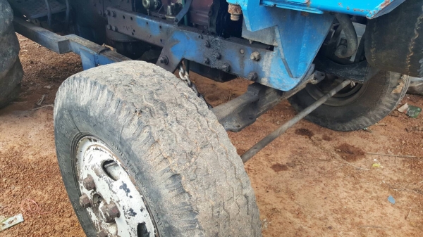 ขาย รถไถ FORD 5000 ติดคีบปัญญาประดิษฐ์จักรกล คีบใช้งานแค่ปีเดียว เอกสารใบซื้อขาย ราคาคุยกันได้ครับ