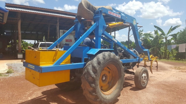 ขาย รถไถ FORD 5000 ติดคีบปัญญาประดิษฐ์จักรกล คีบใช้งานแค่ปีเดียว เอกสารใบซื้อขาย ราคาคุยกันได้ครับ