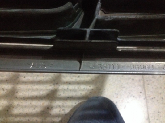 กระจังหน้า TOYOTA GRANVIA เก่าญี่ปุ่นเเท้สภาพสวยไม่มีเเตกหัก