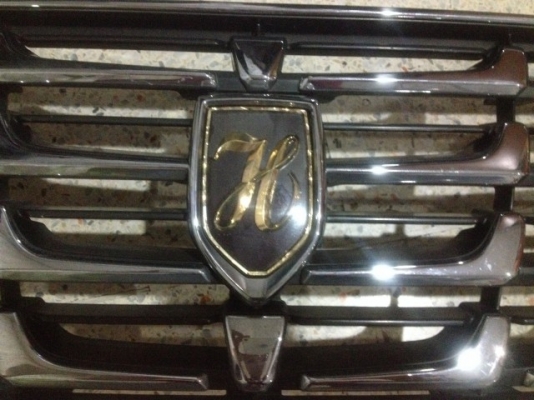 กระจังหน้า TOYOTA GRANVIA เก่าญี่ปุ่นเเท้สภาพสวยไม่มีเเตกหัก