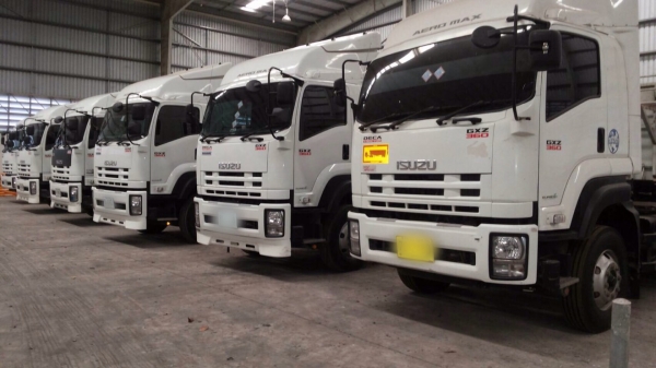 ขายรถ22ล้อหัวลาก ISUZU 360แรงม้ากับหางพื้นเรียบ3เพลาSMM ปี57สนใจโทร 081-970-1072 ขายรถ22ล้อหัวลาก ISUZU 360แรงม้ากับหางพื้นเรียบ3เพลาSMM ปี57สนใจโทร 081-970-1072
