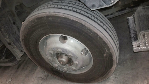 ขายรถ22ล้อหัวลาก ISUZU 360แรงม้ากับหางพื้นเรียบ3เพลาSMM ปี57สนใจโทร 081-970-1072