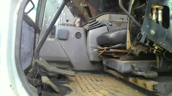 ขาย 1,070,000 KOBELCO SK200 MARK 6 YN 08 ทำงาน 25,559 ชั่วโมง เครื่องดี ไฟฟ้าครบ  เอกสารอินวอยท์ รถอยู่ จ.กำแพงเพชร 090-772-3710 090-772-3708