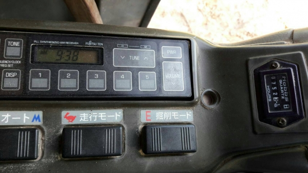 ขาย 685,000 Hitachi EX135UR  เก่านอก 1 ปี   ทำงาน  7,532 ชม. เครื่องดี ปั้มแรงไฟฟ้าครบ เอกสารอินวอยท์ รถสวยพร้อมใช้ 090-772-3710 090-772-3708