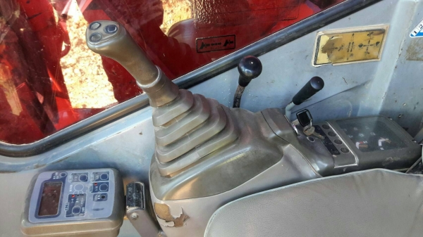 ขาย 685,000 Hitachi EX135UR  เก่านอก 1 ปี   ทำงาน  7,532 ชม. เครื่องดี ปั้มแรงไฟฟ้าครบ เอกสารอินวอยท์ รถสวยพร้อมใช้ 090-772-3710 090-772-3708