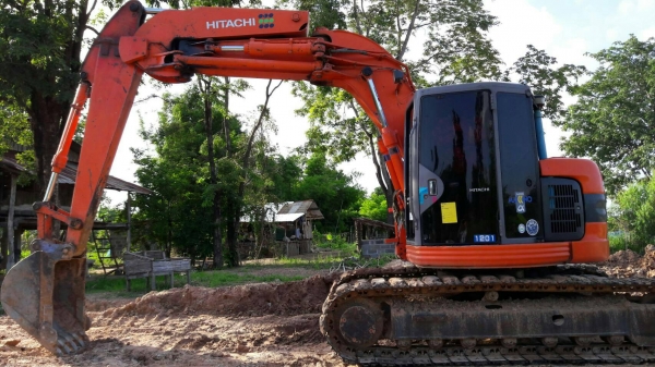 ขาย 685,000 Hitachi EX135UR  เก่านอก 1 ปี   ทำงาน  7,532 ชม. เครื่องดี ปั้มแรงไฟฟ้าครบ เอกสารอินวอยท์ รถสวยพร้อมใช้ 090-772-3710 090-772-3708