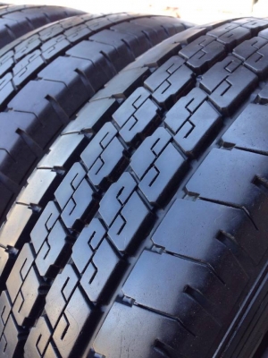 ยาง DUNLOP 215-70-15 ปี 15 2 เส้น ปี 14 2 เส้น ครบชุด 4 เส้น 4000  สภาพสวยๆไม่บวมไม่กินข้างดอกยางเหลือเยอะเอาไปวิ่งกันใด้อีกยาวค่ะ