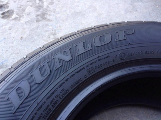 ยาง DUNLOP 215-70-15 ปี 15 2 เส้น ปี 14 2 เส้น ครบชุด 4 เส้น 4000  สภาพสวยๆไม่บวมไม่กินข้างดอกยางเหลือเยอะเอาไปวิ่งกันใด้อีกยาวค่ะ