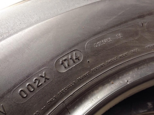 ยาง MICHELIN 265-65-17 ปี 14 3 เส้น ปี 13 1 เส้น ครบชุด 4 เส้น 4000  ไม่บวมไม่กินข้าง ดอกยางเหลือเยอะเอาไปวิ่งกันใด้อีกยาว