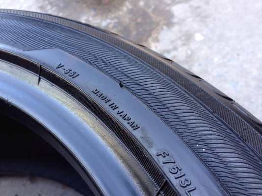 ยาง YOKOHAMA 215-45-17 made in japan ปี 15 ครบชุด 4 เส้น 5000  สภาพสวยๆไม่มีปะไม่บวมไม่กินข้างดอกยางเหลือเยอะเอาไปวิ่งกันใด้อีกยาวค่ะ