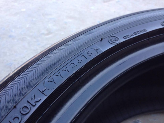 ยาง YOKOHAMA 215-45-17 made in japan ปี 15 ครบชุด 4 เส้น 5000  สภาพสวยๆไม่มีปะไม่บวมไม่กินข้างดอกยางเหลือเยอะเอาไปวิ่งกันใด้อีกยาวค่ะ