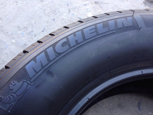ยาง MICHELIN 265-65-17 ปี 16 2 เส้น 5000  ยางอะไหล่ไม่เคยลงพื้นตุ่มหน้ายางยังอยู่ไม่บวมไม่กินข้าง  ดอกยางเหลือเยอะเอาไปวิ่งกันใด้อีกยาว