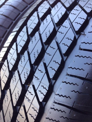 ยาง MICHELIN 265-65-17 ปี 16 2 เส้น 5000  ยางอะไหล่ไม่เคยลงพื้นตุ่มหน้ายางยังอยู่ไม่บวมไม่กินข้าง  ดอกยางเหลือเยอะเอาไปวิ่งกันใด้อีกยาว