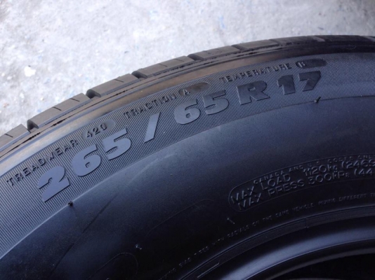 ยาง MICHELIN 265-65-17 ปี 16 2 เส้น 5000  ยางอะไหล่ไม่เคยลงพื้นตุ่มหน้ายางยังอยู่ไม่บวมไม่กินข้าง  ดอกยางเหลือเยอะเอาไปวิ่งกันใด้อีกยาว