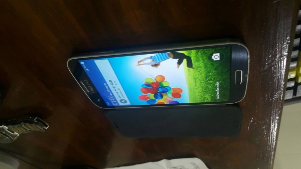 ขายครับ samsung s4 จอ 5 นิ้ว ขายครับ samsung s4 จอ 5 นิ้ว
